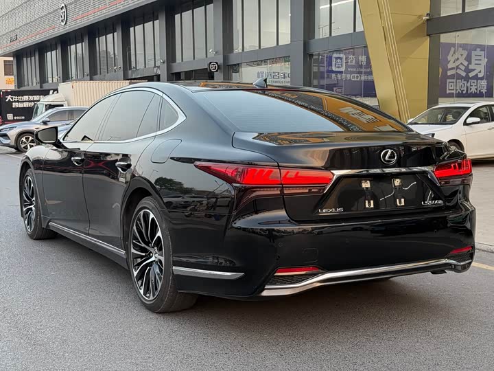 Фото 8 - Lexus LS