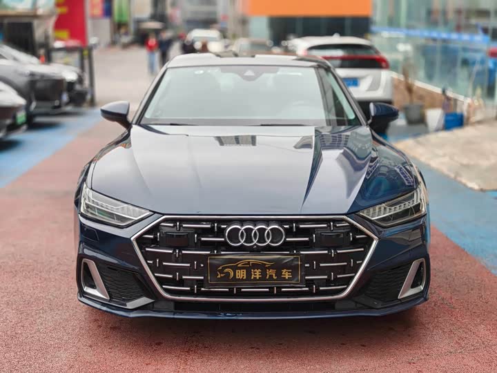 Фото 2 - Audi A7L