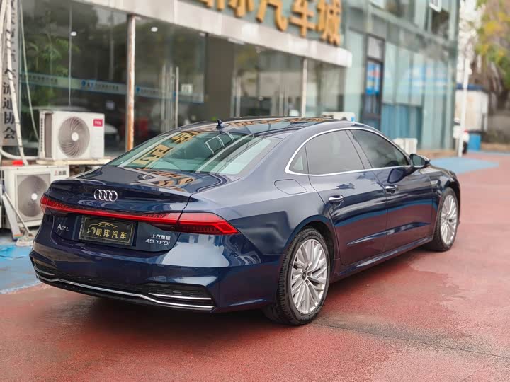 Фото 5 - Audi A7L