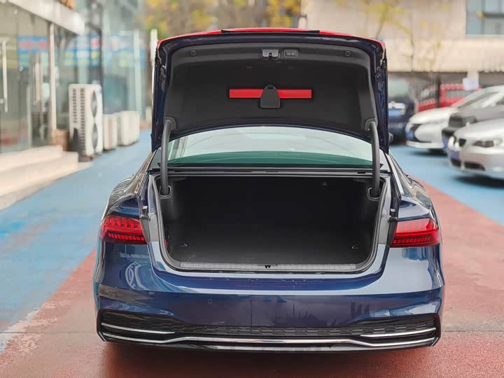 Фото 7 - Audi A7L