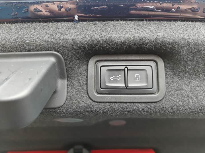 Фото 8 - Audi A7L