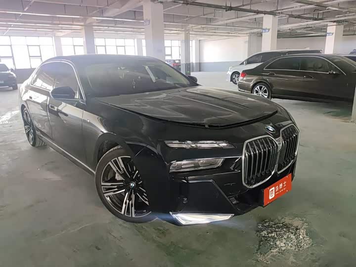 Photo 2 - BMW 7 Series