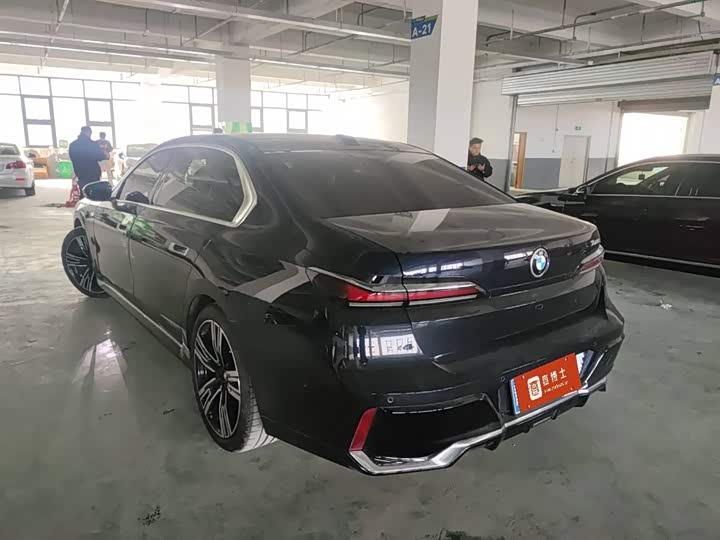 Photo 3 - BMW 7 Series