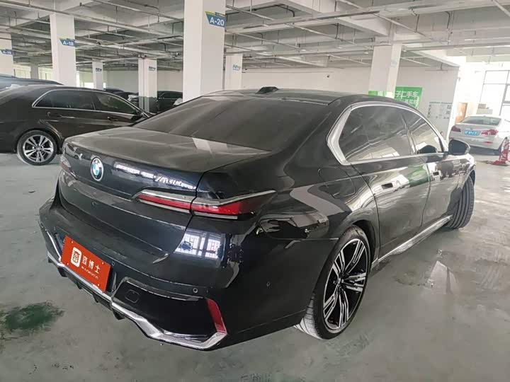 Photo 4 - BMW 7 Series