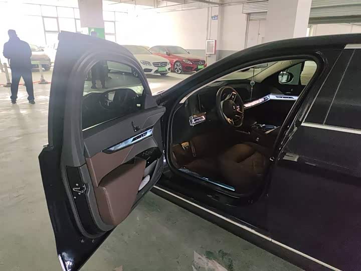 Photo 5 - BMW 7 Series