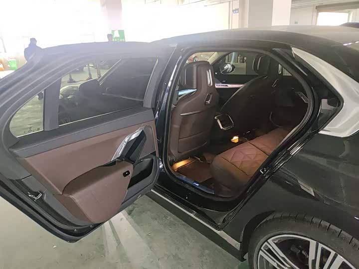 Photo 6 - BMW 7 Series