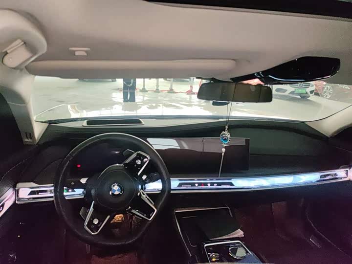 Photo 7 - BMW 7 Series