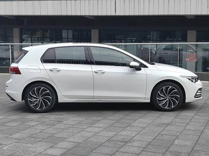 Фото 8 - Volkswagen Golf