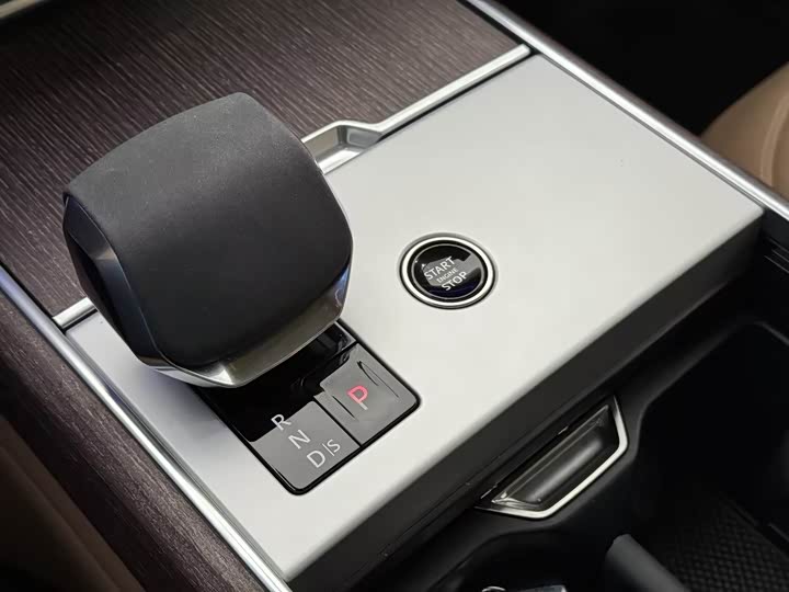 Photo 6 - Land Rover Range Rover