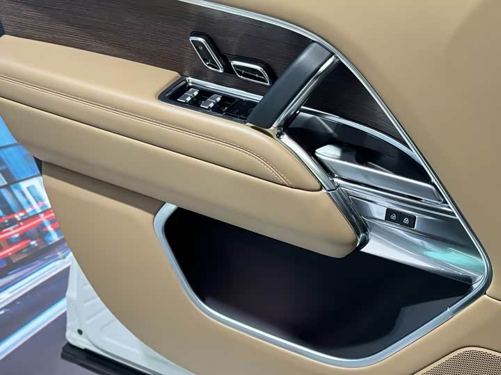 Photo 7 - Land Rover Range Rover