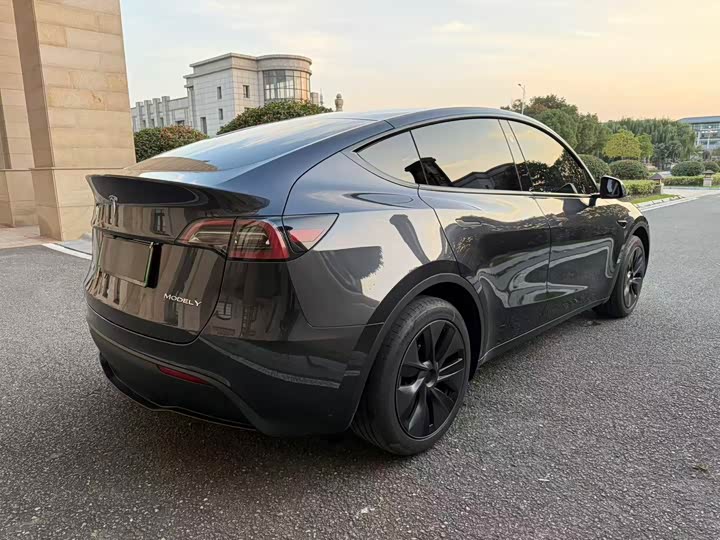 Фото 9 - Tesla Model Y