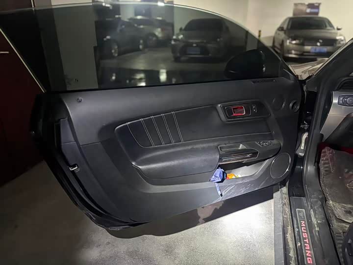 Фото 9 - Ford Mustang