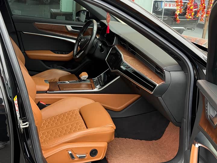 Фото 4 - Audi A6L