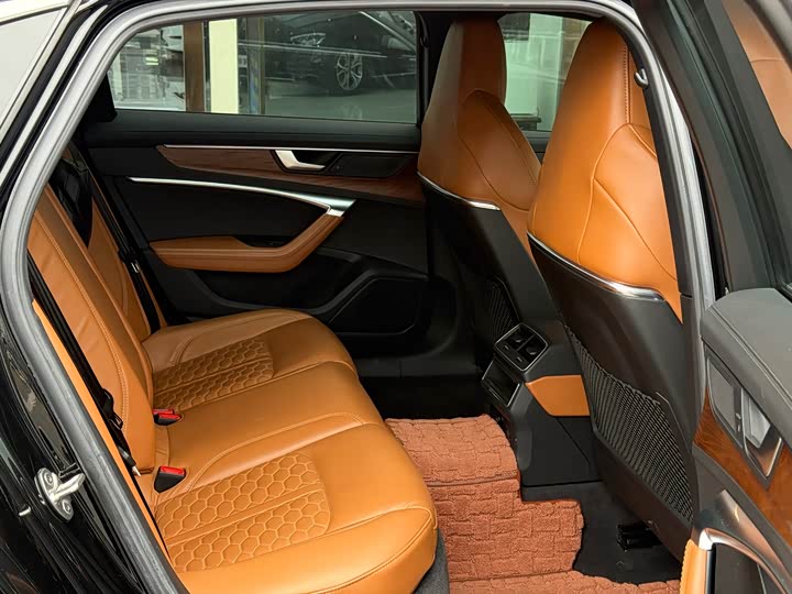 Фото 5 - Audi A6L