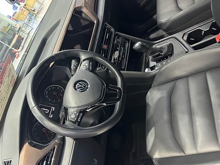 Фото 2 - Volkswagen Tharu