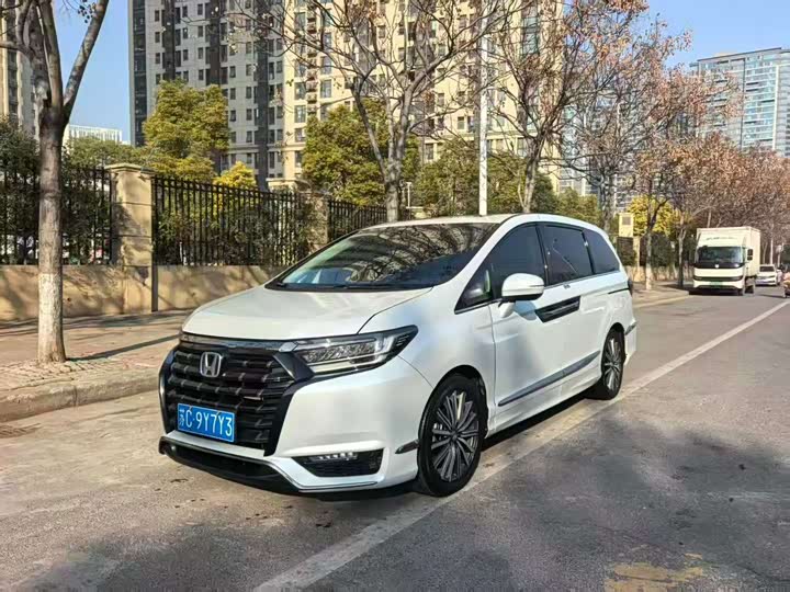 Фото 1 - Honda Elysion