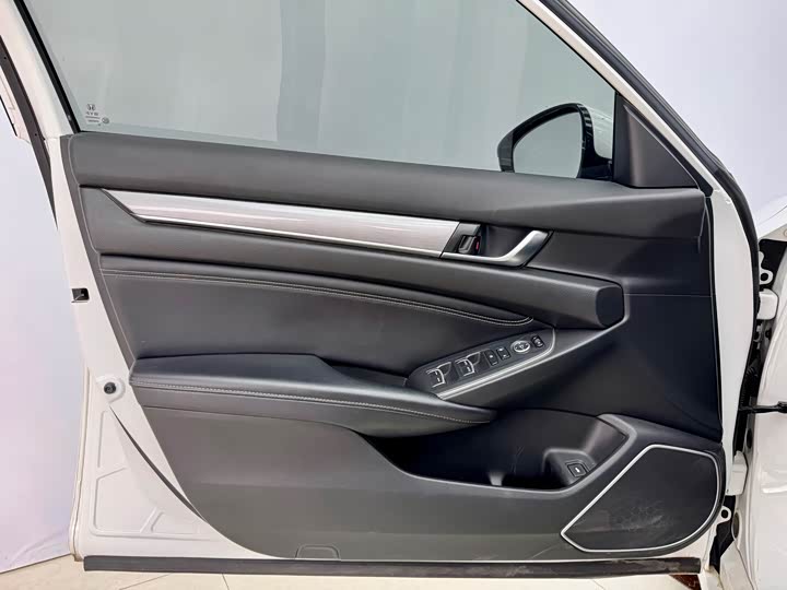 Фото 7 - Honda Inspire