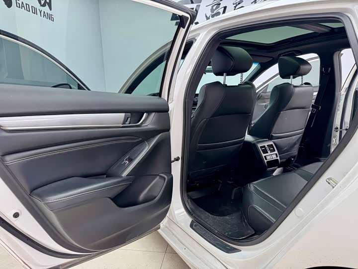 Фото 9 - Honda Inspire