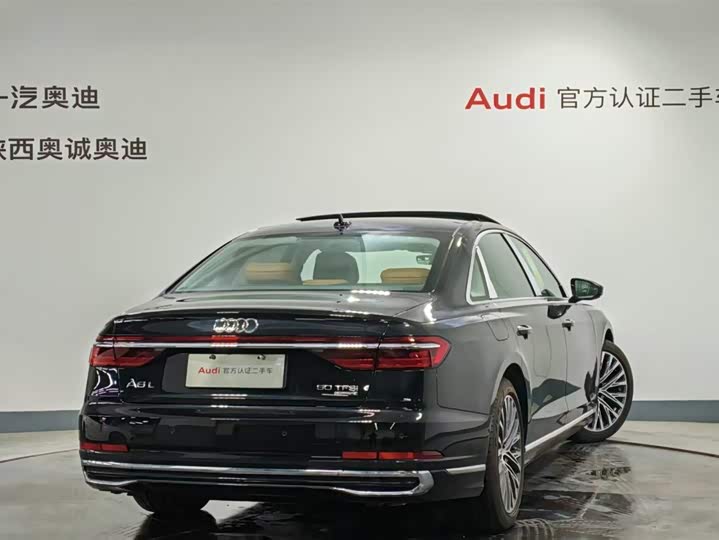Фото 4 - Audi A8