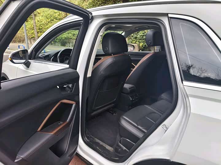 Фото 8 - Audi Q3