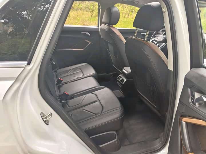 Фото 9 - Audi Q3