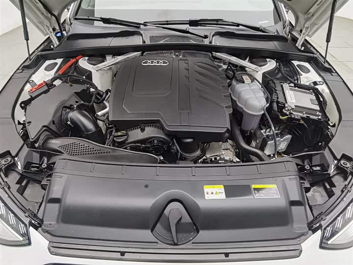 Фото 6 - Audi A4L