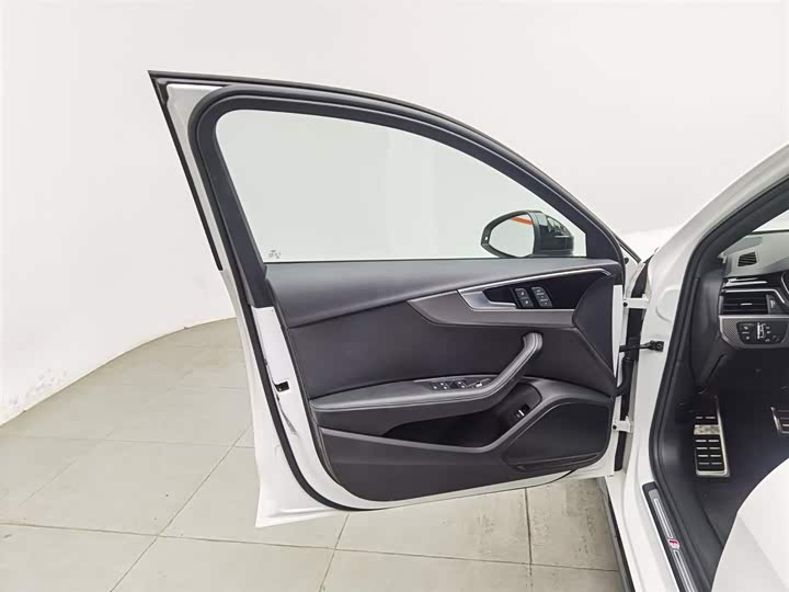 Фото 8 - Audi A4L