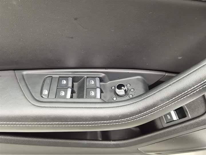 Фото 9 - Audi A4L