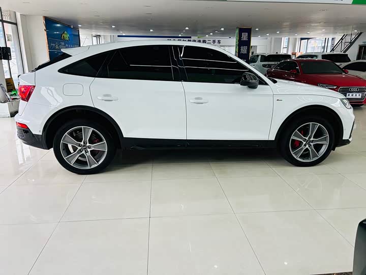 Photo 3 - Audi Q5L Sportback