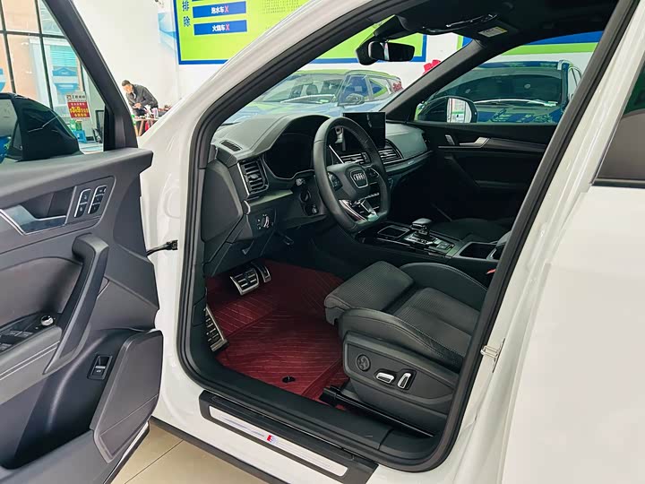 Photo 7 - Audi Q5L Sportback