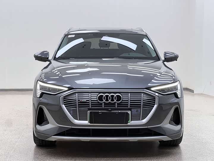 Фото 3 - Audi e-tron