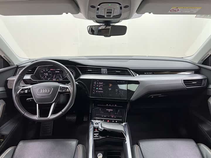 Фото 9 - Audi e-tron