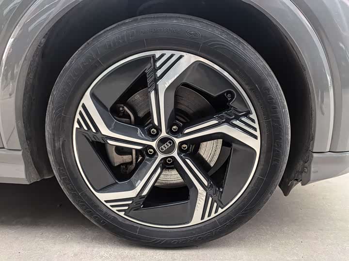 Фото 5 - Audi Q4 e-tron