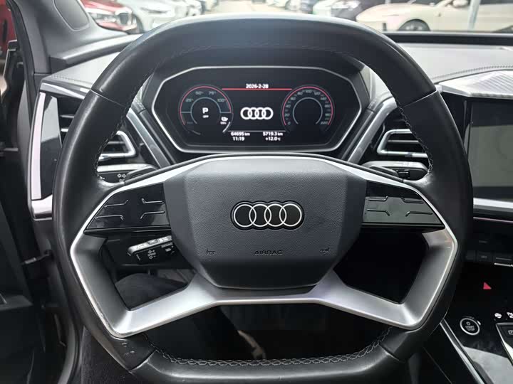 Фото 8 - Audi Q4 e-tron