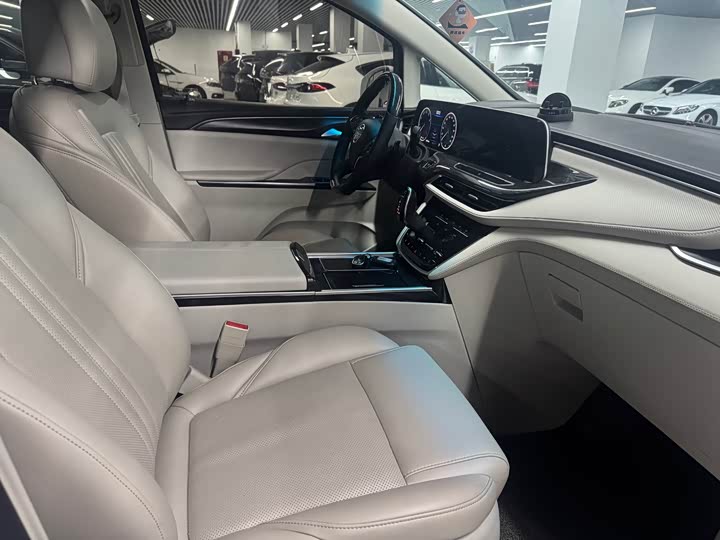 Фото 5 - Buick GL8 ES