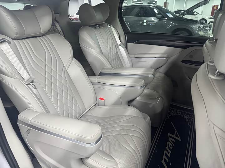 Фото 9 - Buick GL8 ES