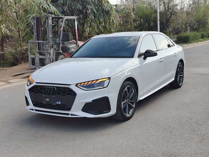 Фото 1 - Audi A4L