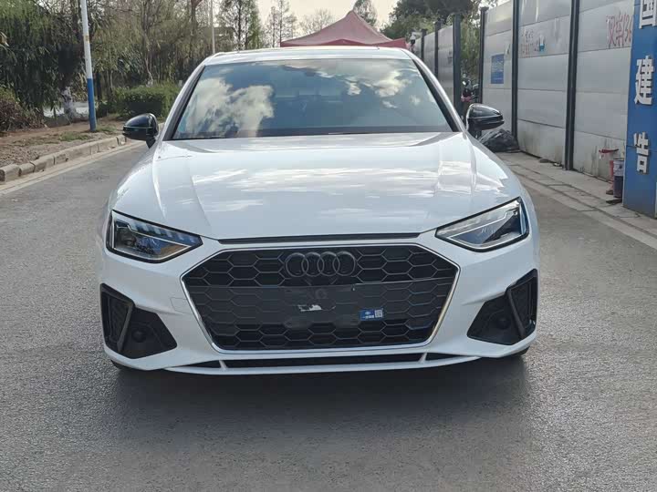 Фото 2 - Audi A4L