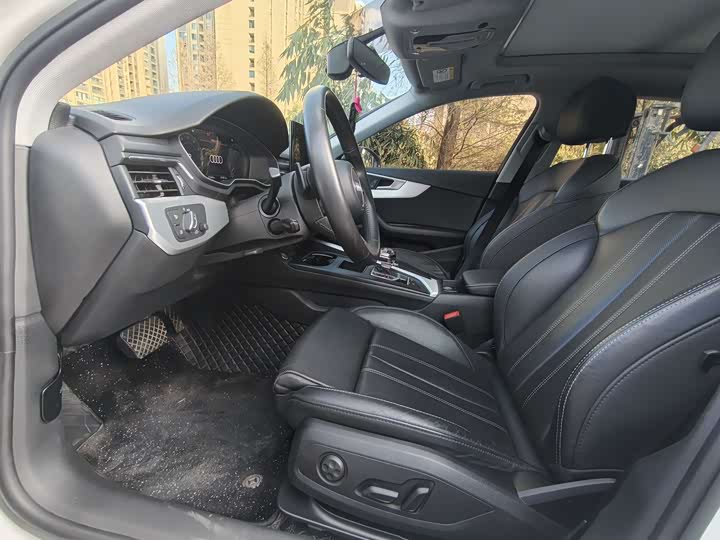 Фото 4 - Audi A4L