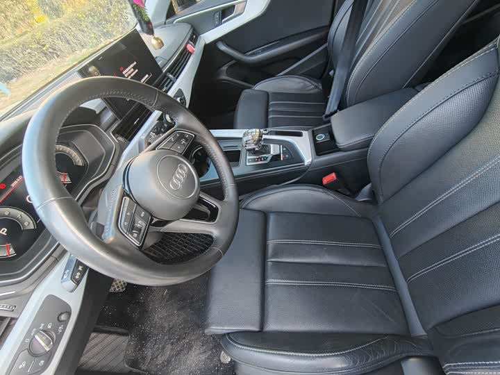 Фото 5 - Audi A4L