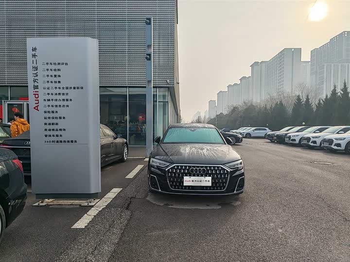 Фото 2 - Audi A8