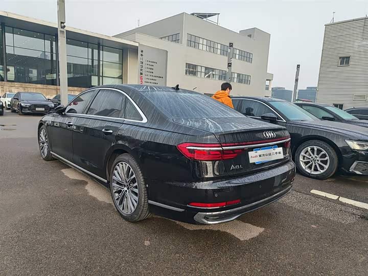 Фото 3 - Audi A8