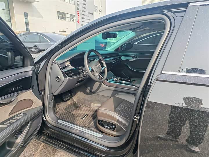 Фото 4 - Audi A8