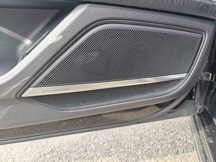 Фото 5 - Audi A8