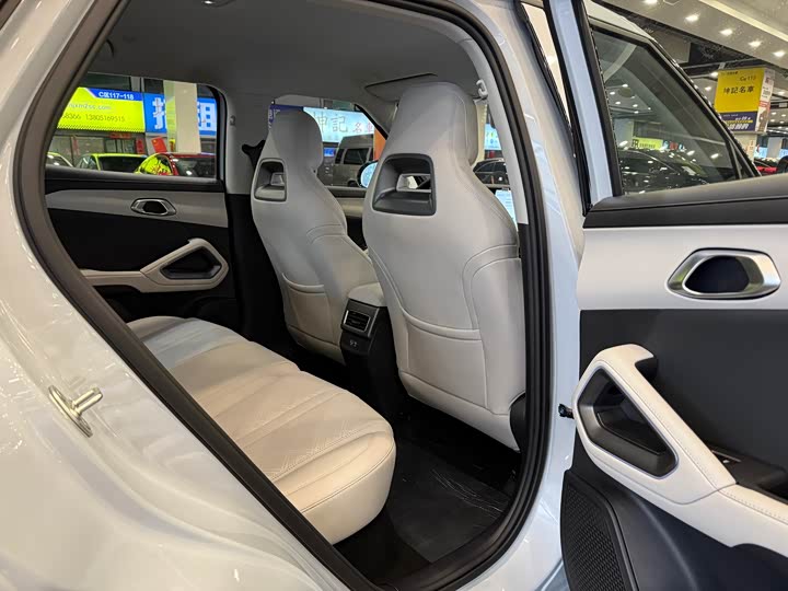 Фото 7 - BYD Yuan Up