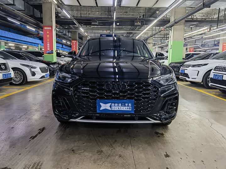 Photo 2 - Audi Q5L Sportback