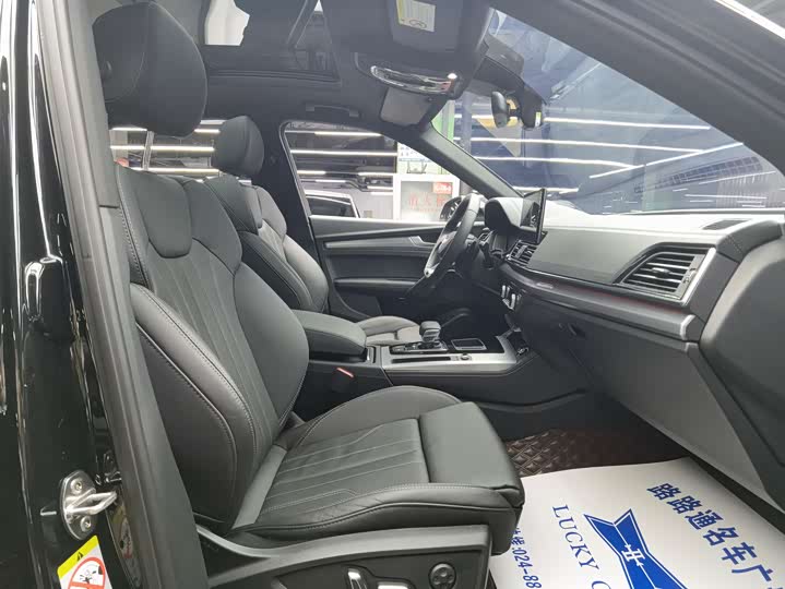 Photo 8 - Audi Q5L Sportback