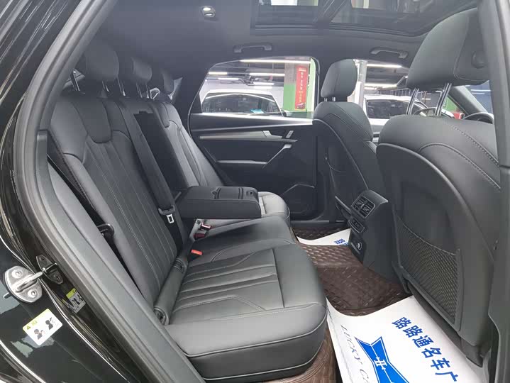 Photo 9 - Audi Q5L Sportback