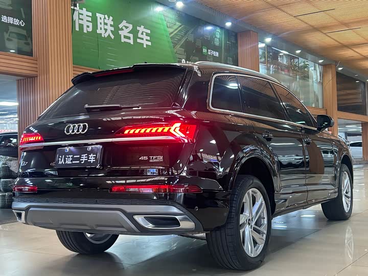 Фото 4 - Audi Q7