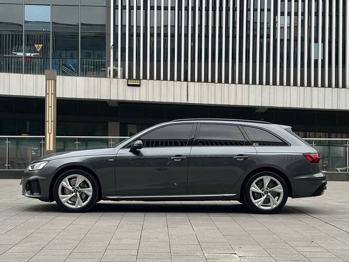 Фото 3 - Audi A4